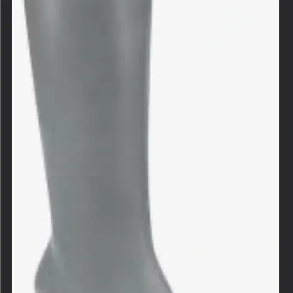 Tom’s Boots NEW - Picture 2 of 5